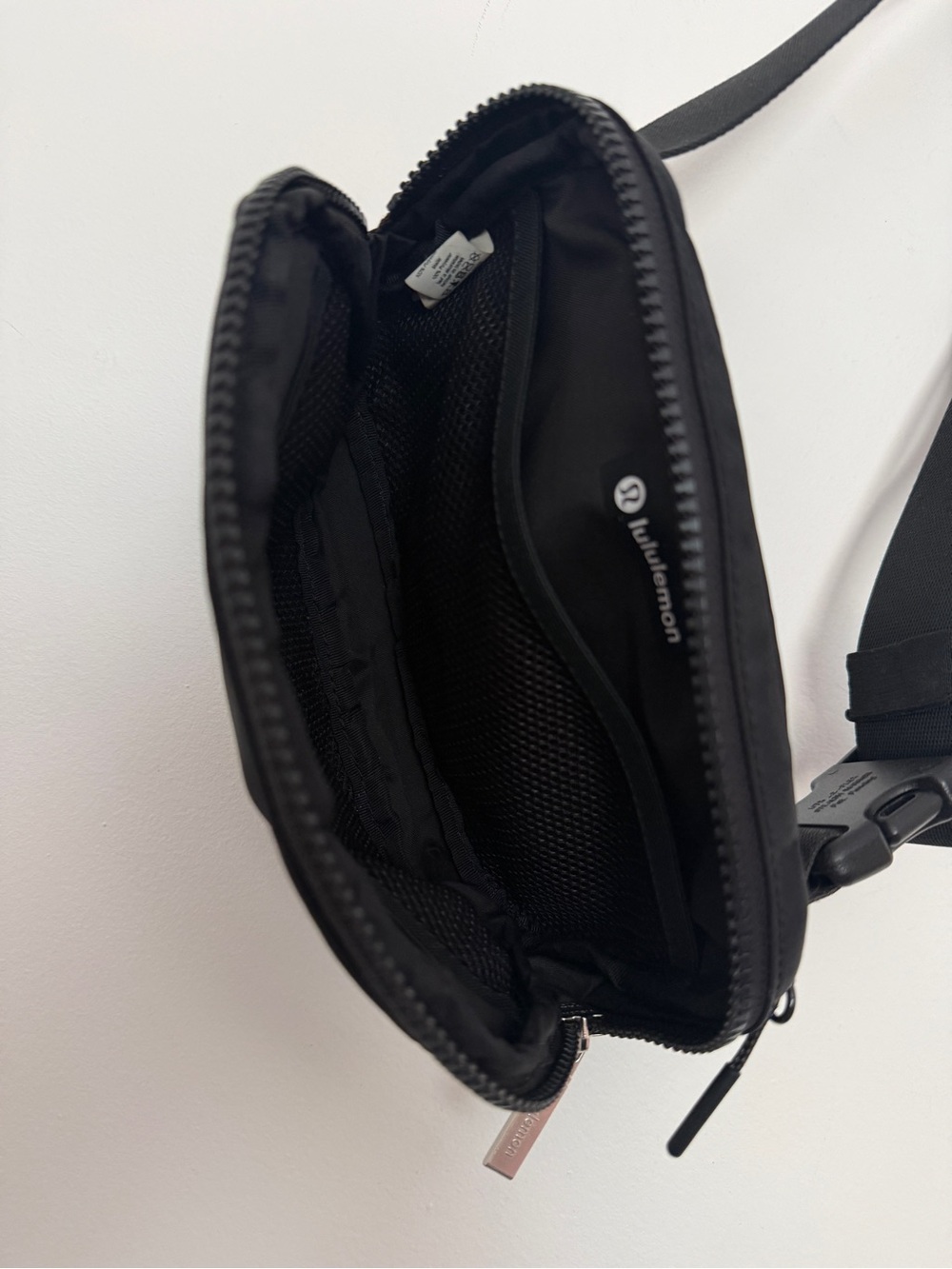 Lululemon Everywhere Sling Belt Bag Black - Picture 4 of 7